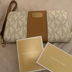 Michael Kors wristlet
